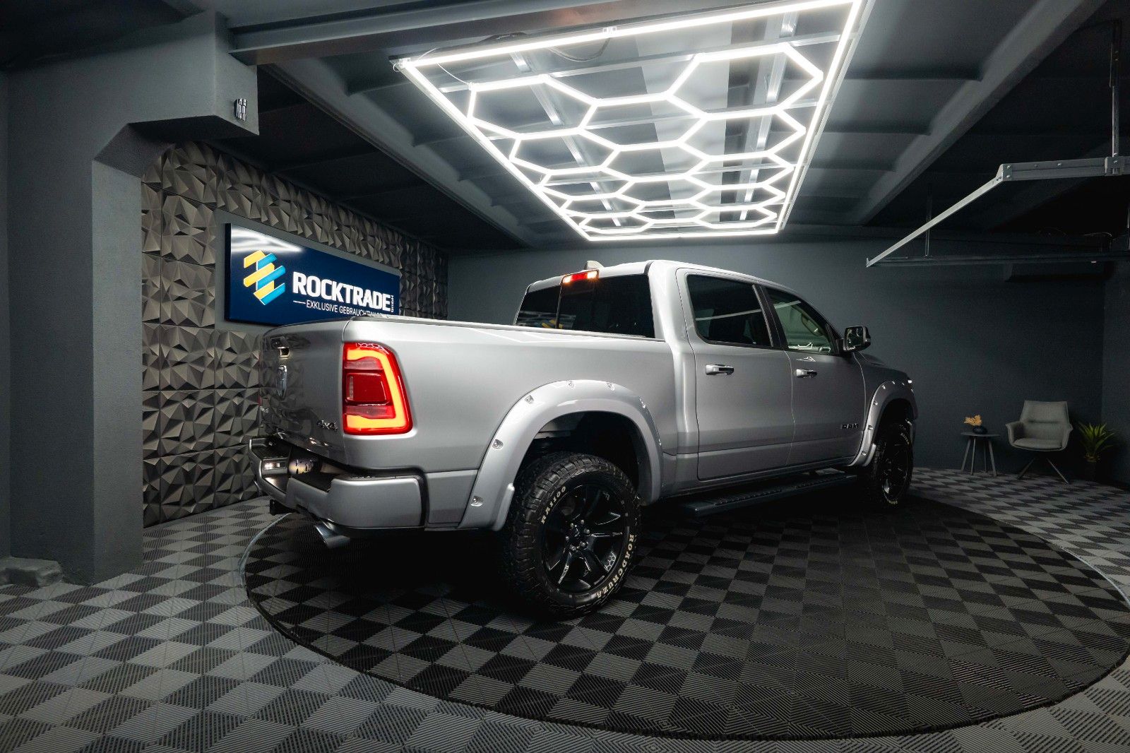 Fahrzeugabbildung Dodge RAM 5.7 V8 HEMI 4x4 LARAMIE LPG Offroad Bodylift