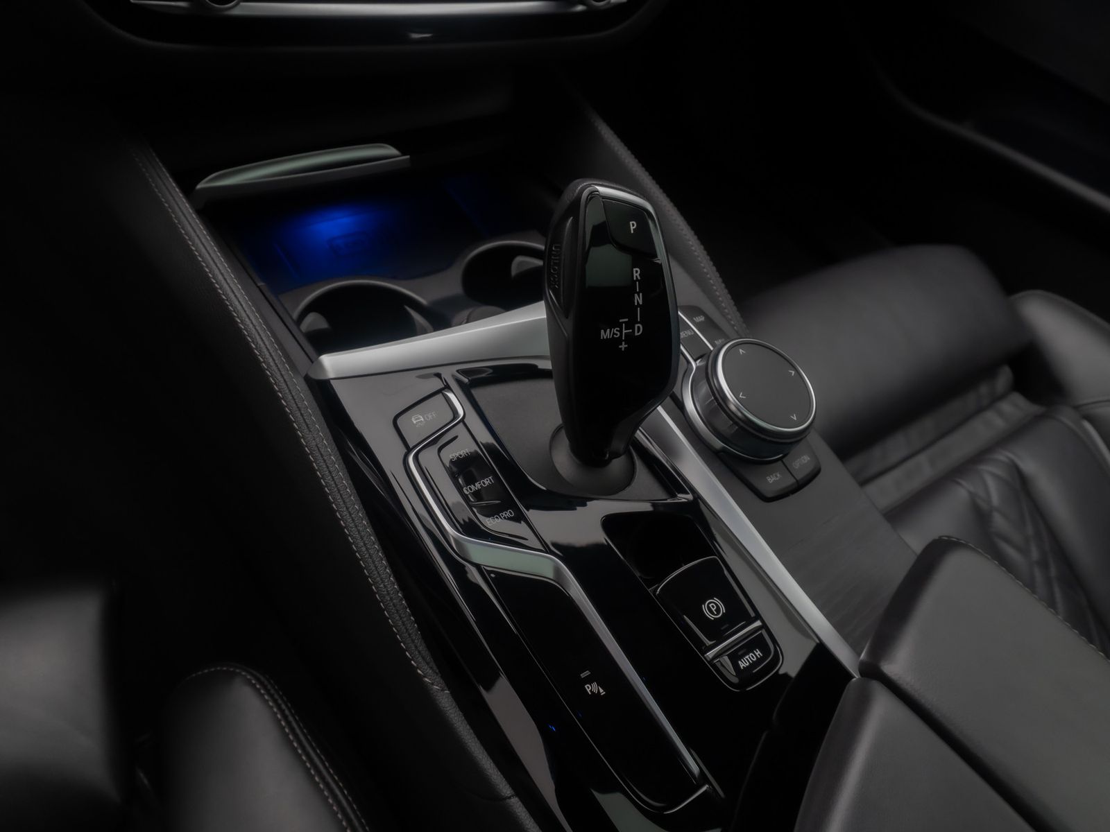 Fahrzeugabbildung BMW 540d xD M Sport Individual DAB AHK HUD H/K 20"