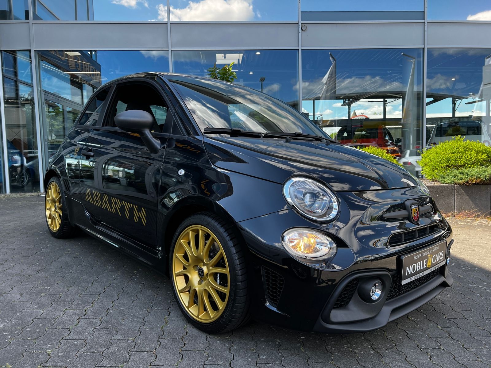Fahrzeugabbildung Abarth 695 75 Anniversario BEATS Full Link KLIMA NAVI