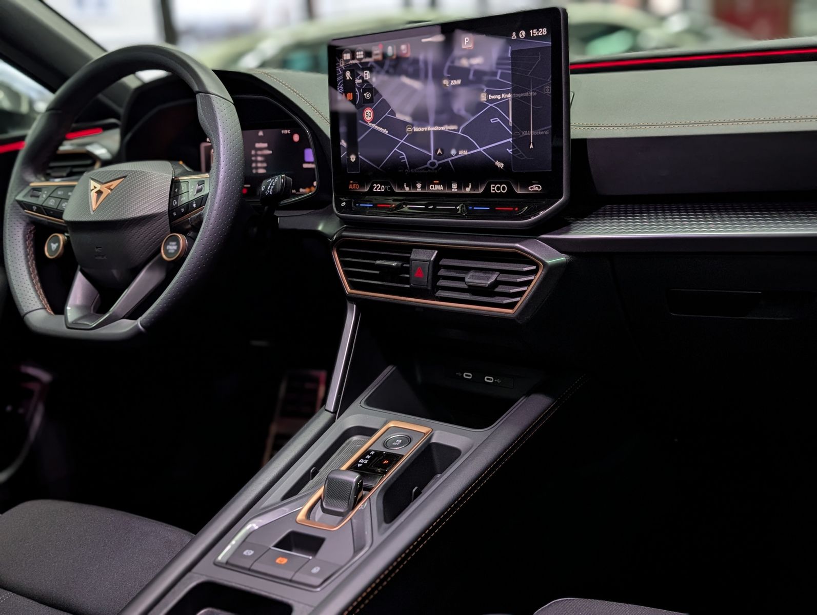 Fahrzeugabbildung CUPRA Leon 1.5 e-Hybrid PLUG-IN LED INTELIG-DRIVE EDGE