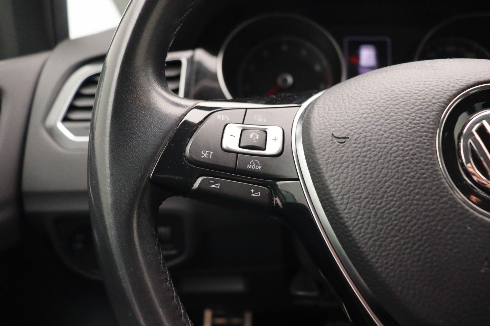 Fahrzeugabbildung Volkswagen Golf VII Sportsvan 1.4 Sound BMT/Start-Stopp