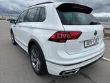 Volkswagen Tiguan 1.5 TSI*DSG*R LINE*VIR*PANO*IQ-LED*KAMERA - Volkswagen Tiguan mit Benzin-Antrieb: Geländewagen, R Line