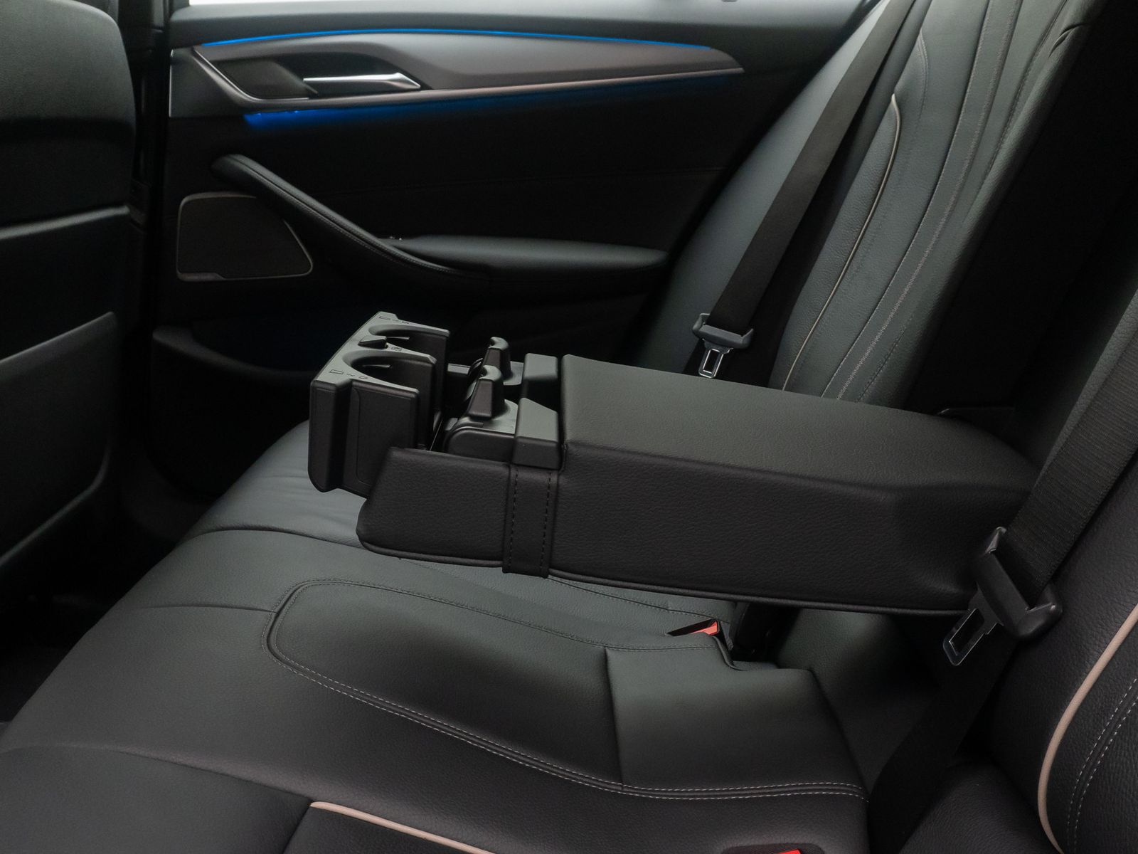 Fahrzeugabbildung BMW 530e xD 360°HUD DAB H/K 4xKlima Komfort AHK ACC
