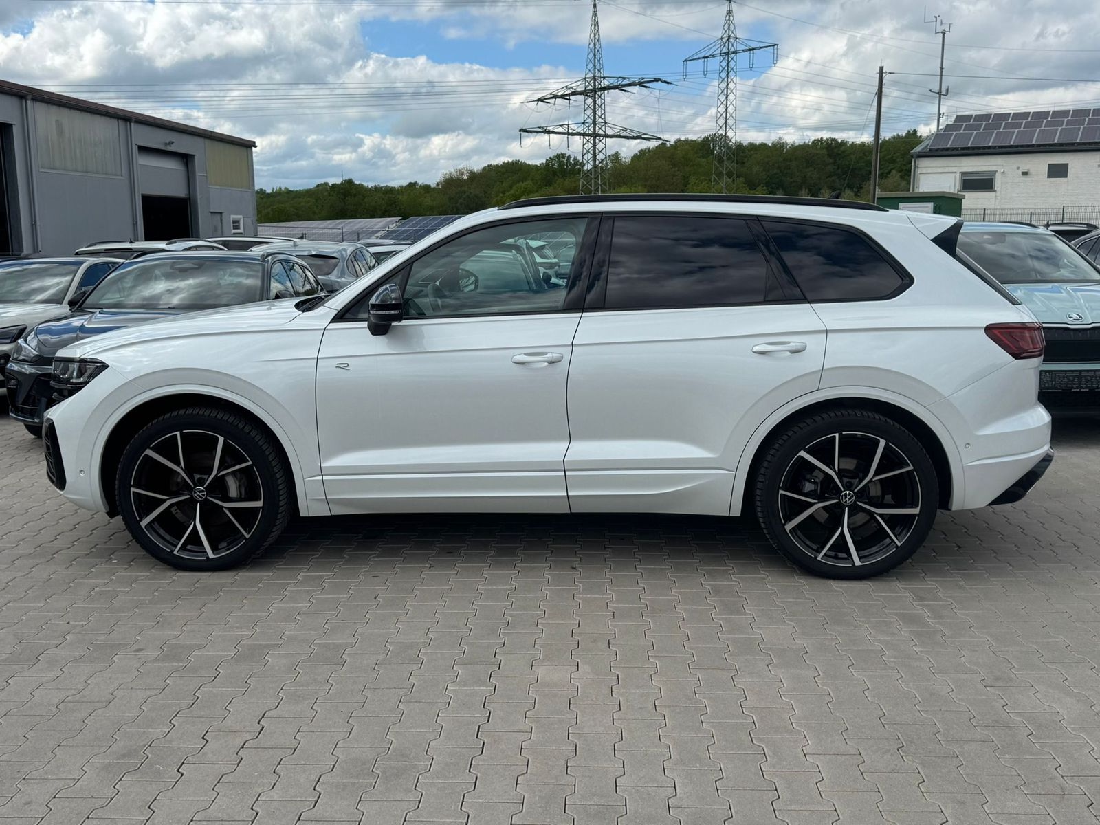 Fahrzeugabbildung Volkswagen Touareg 3.0TDI 4M R-Line VOLL Black 22" UPE 114T