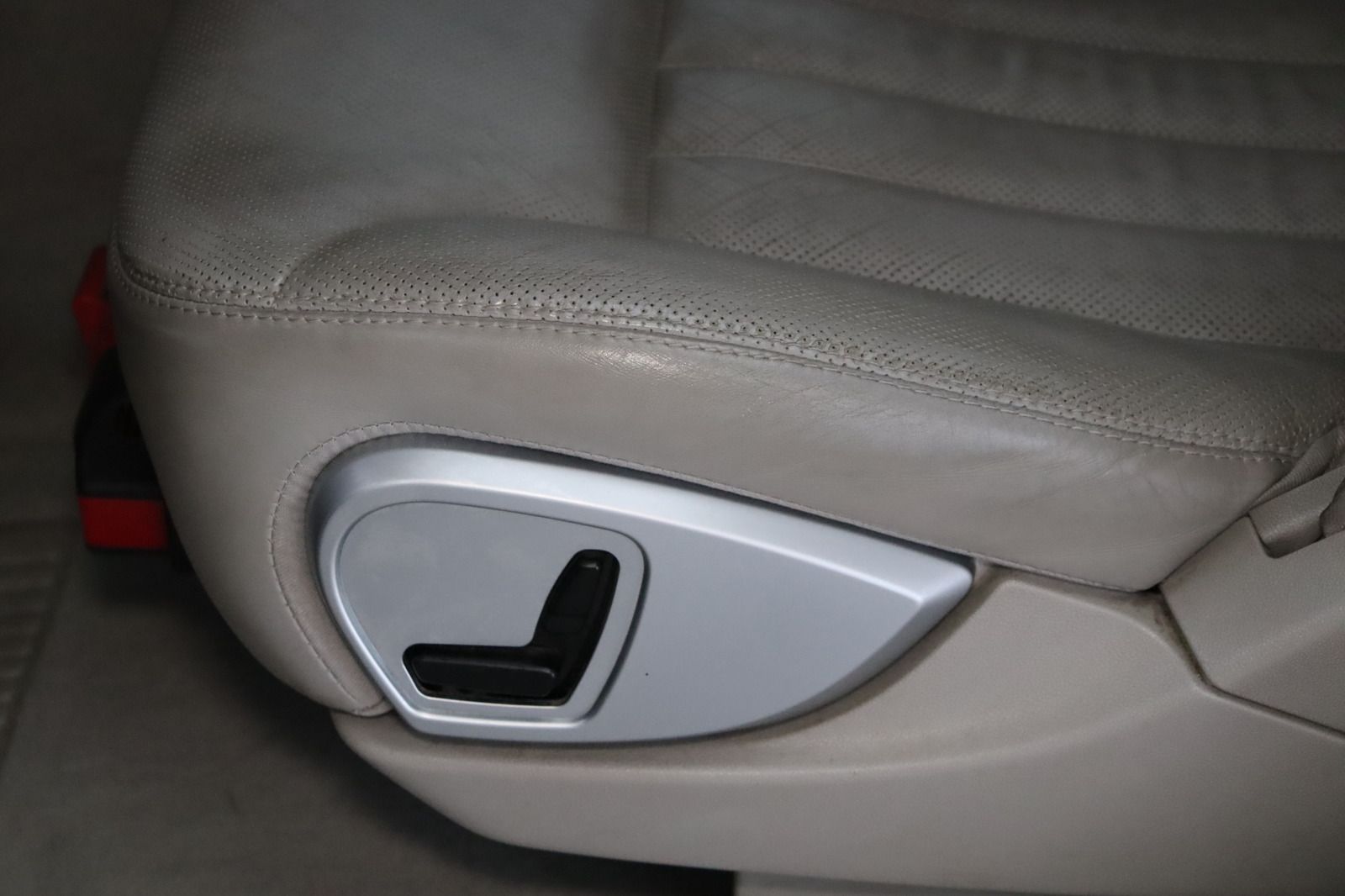 Fahrzeugabbildung Mercedes-Benz R 320 CDI 4MATIC * HUD * AHK * Navi