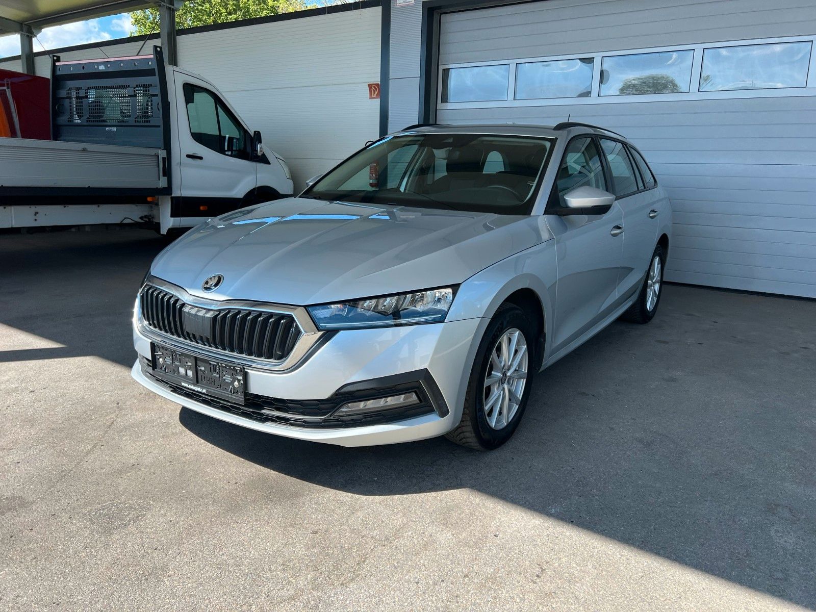 Skoda Octavia Combi Ambition 4x4 LED/PARKTR./TEMPOMAT imagem 2