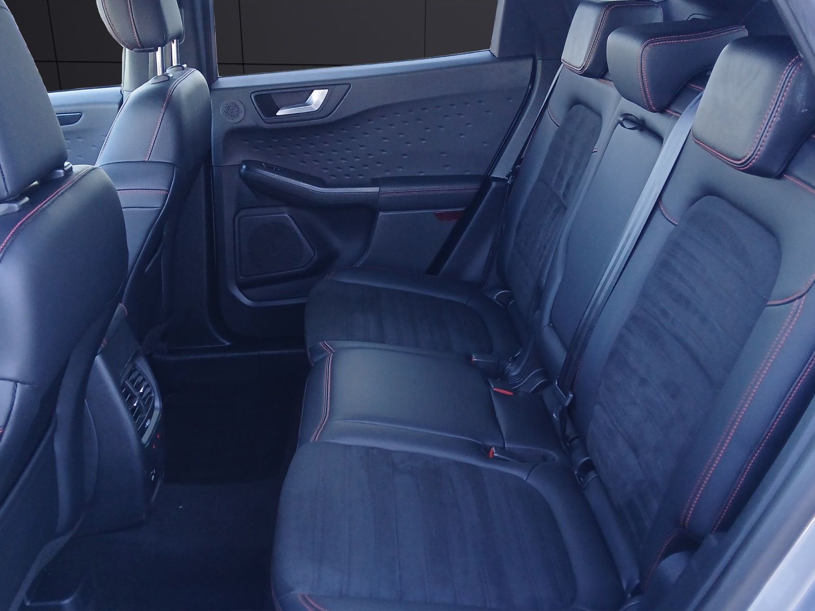 Fahrzeugabbildung Ford Kuga 2.0 EcoBlue Hybrid ST-Line X LED AHK Navi H