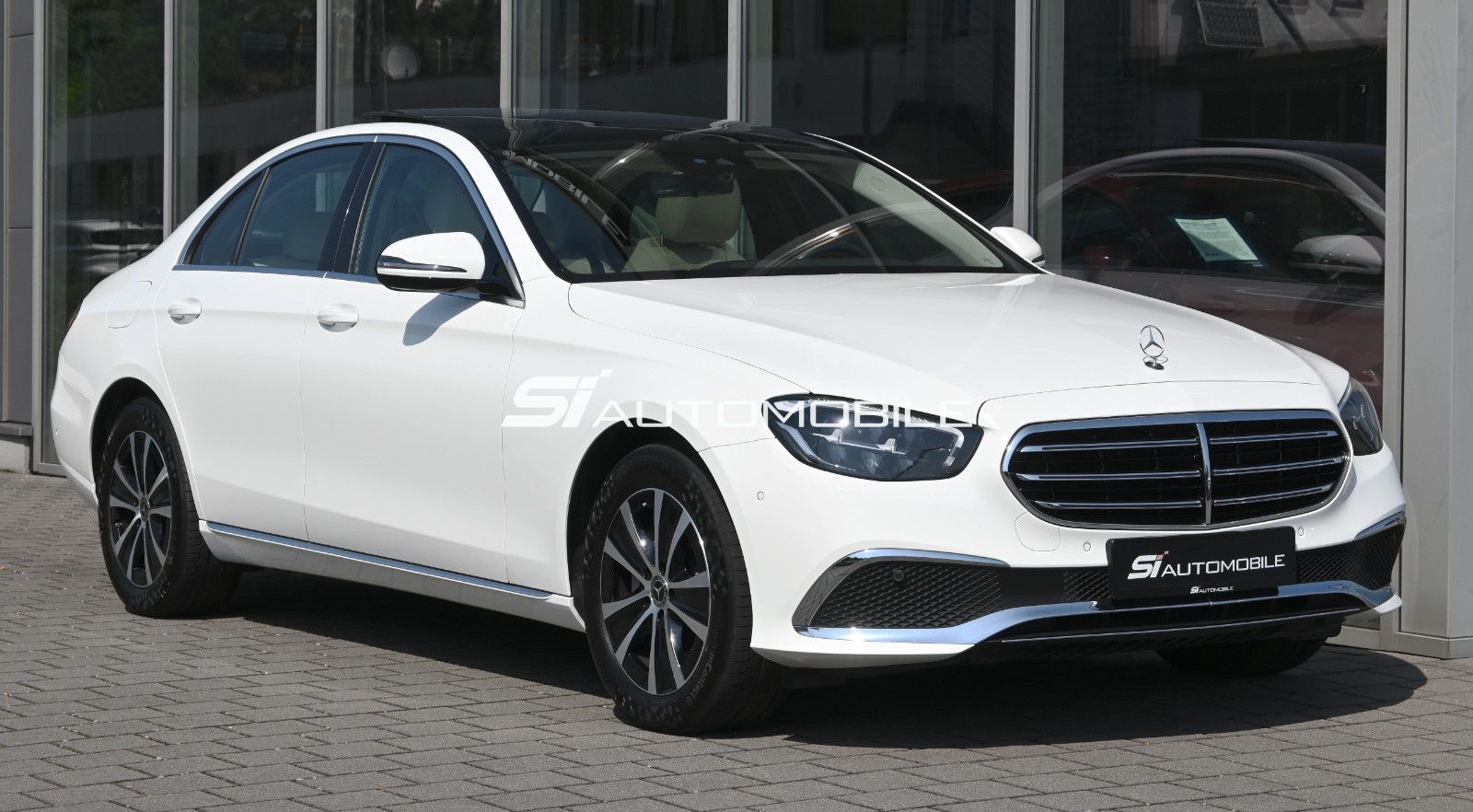 Fahrzeugabbildung Mercedes-Benz E 220 d 4MATIC Exclusive °AHK°PANO°STANDHEIZUNG°