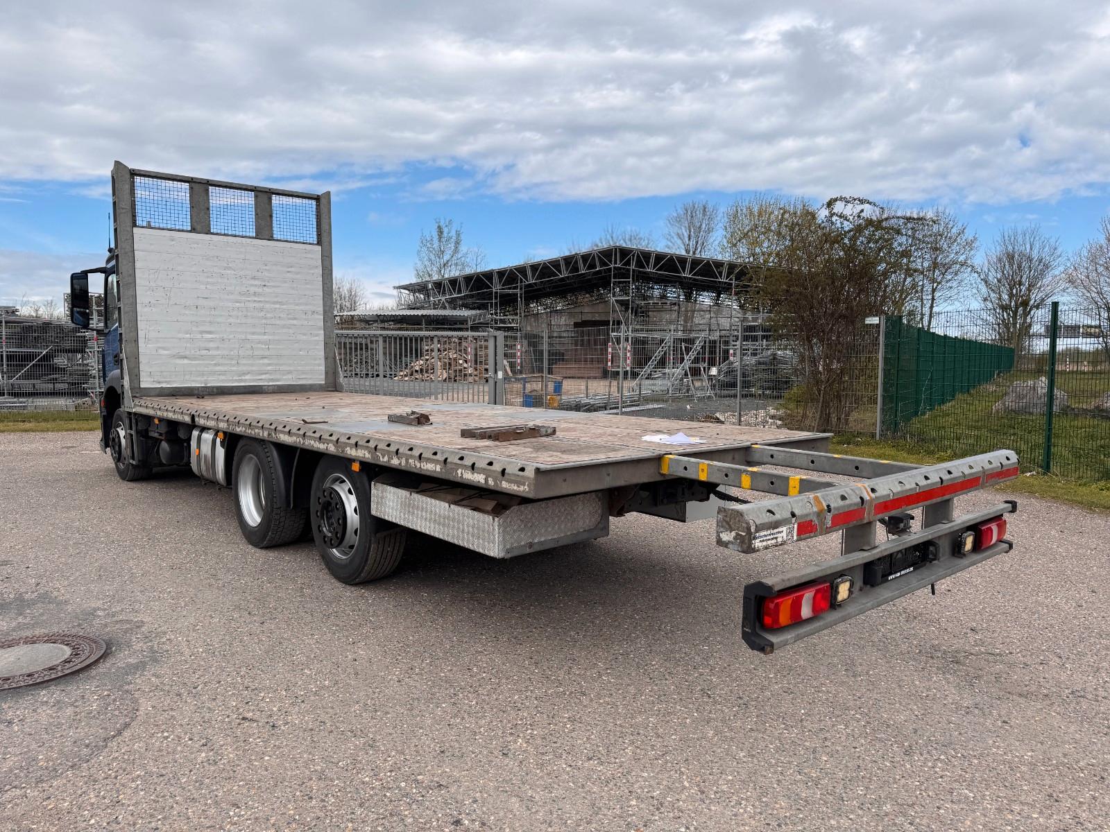Mercedes-Benz 2533 6X2 Plateau 7,40m + 1,00 m gesamt 8,40 m