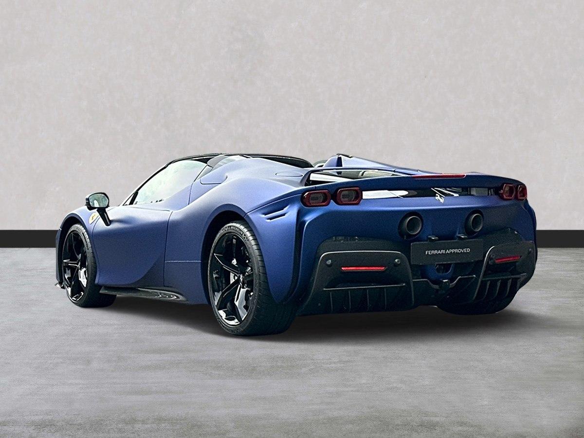 Ferrari SF90 Spider 130.000€ an optionals