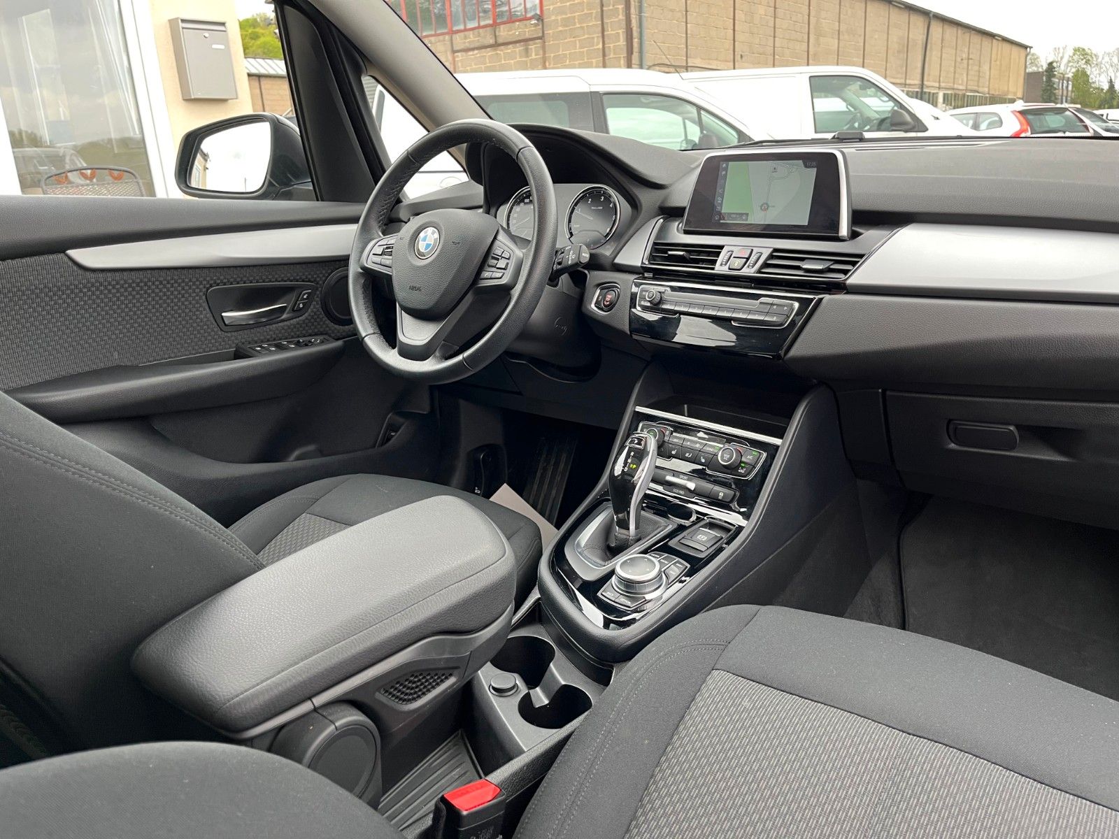 Fahrzeugabbildung BMW 218d Gran Tourer Aut. Navi AHK Panorama 2.HD PDC