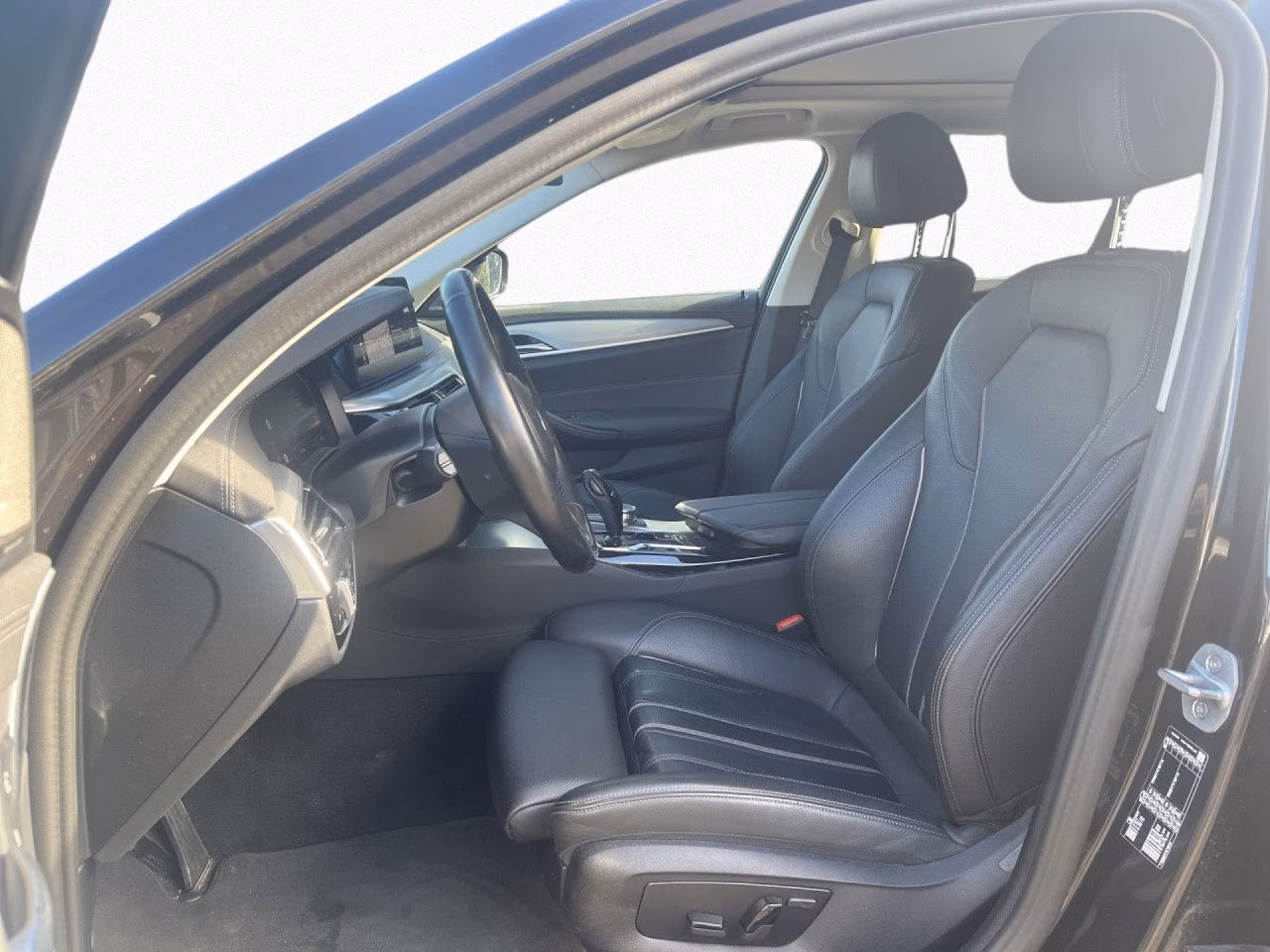 BMW 520d Tour LiveCPr,Pano,AHK,PA+,DA-Pr,StHzg,H/K