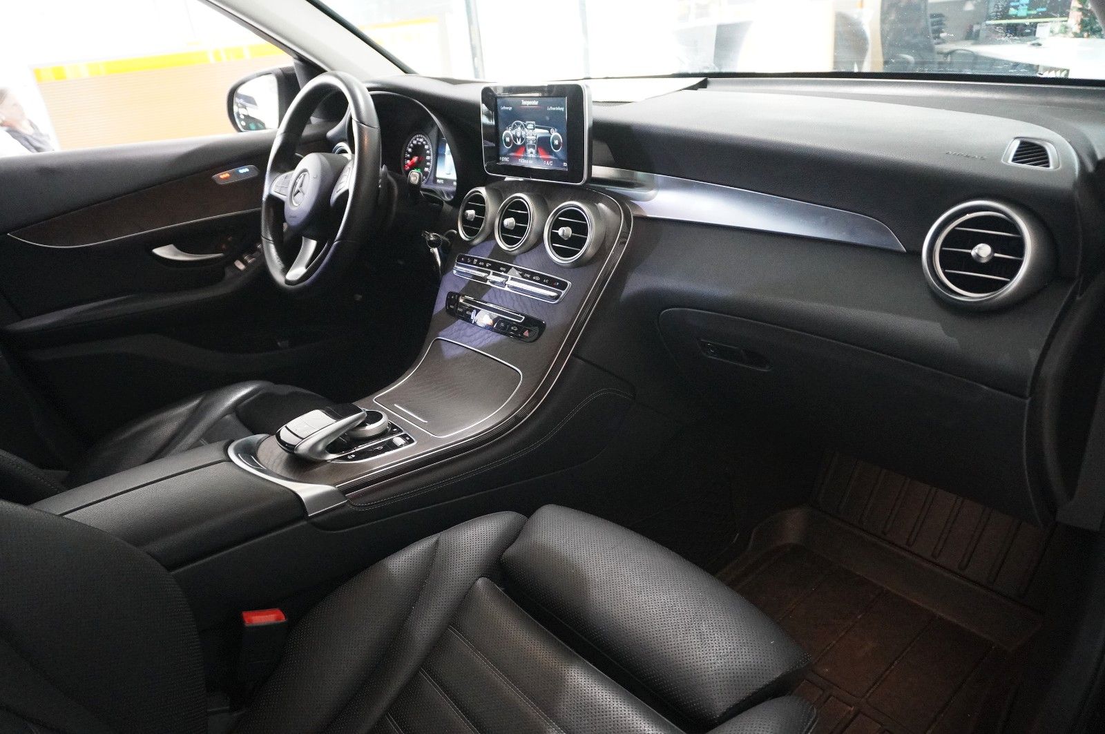 Fahrzeugabbildung Mercedes-Benz GLC 250D EXCLUSIVE 4M 9G-TRONIC NAVI/LED/SPORT