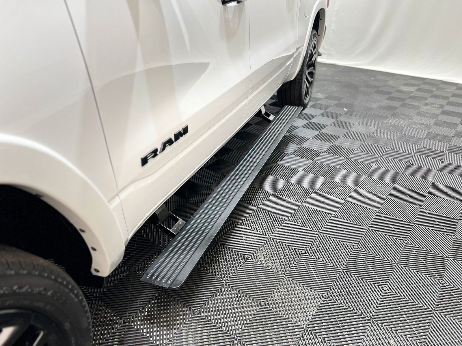 Fahrzeugabbildung Dodge RAM 1500 Limited Night H/O 540PS MY25 *HUD-Luft*