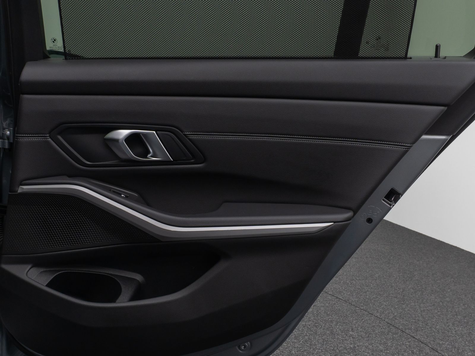 Fahrzeugabbildung BMW 330e Panorama Kamera HUD DAB HiFi AHK Sport Lede