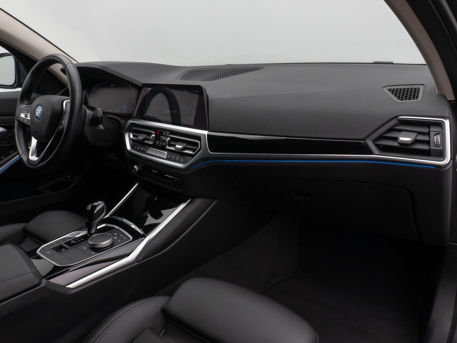 Fahrzeugabbildung BMW 330e SportLine Laser Kamera HUD DAB HiFi Komfort