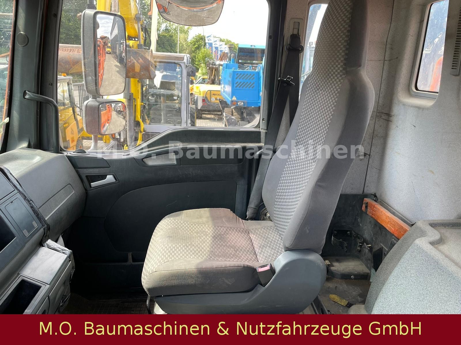 Fahrzeugabbildung MAN TGA 35.400 / AC / 8x4 / Euro 4 / 3.Seitenkipper/