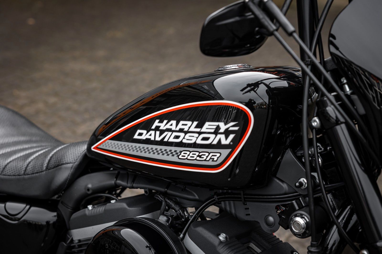 Fahrzeugabbildung Harley-Davidson Sportster XL883R Roadster - MILLER ABGASANLAGE -