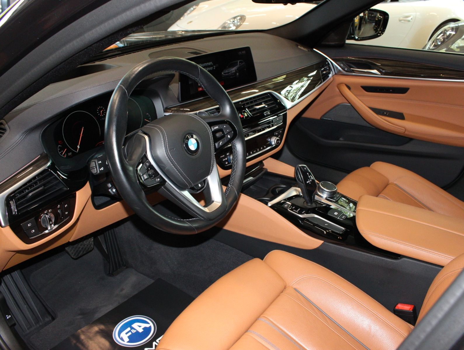 Fahrzeugabbildung BMW 520 d Touring Luxury Line 1. Hand*Pano*H&K*HUD