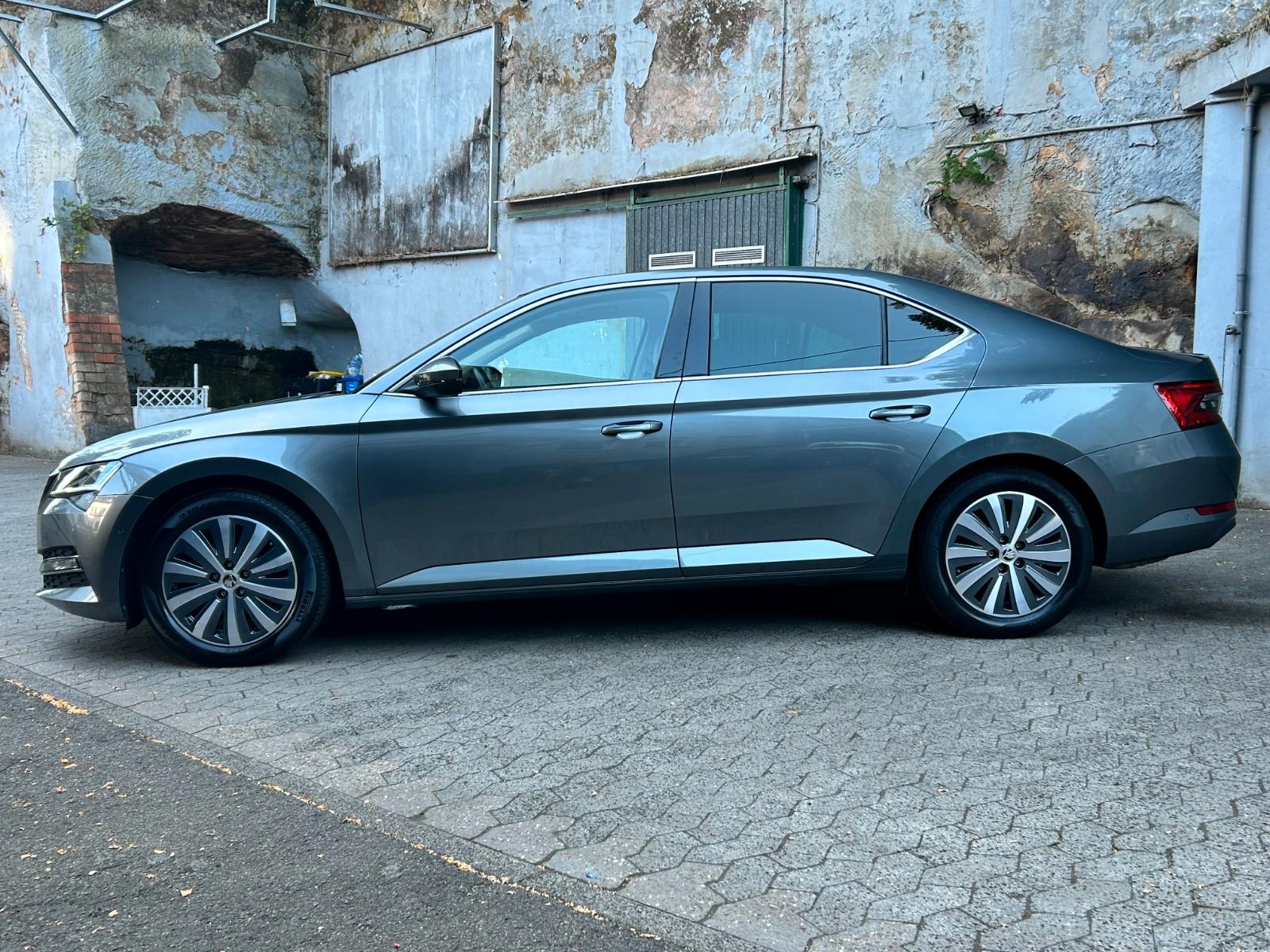 Skoda Superb Lim. Premium Edition*1.Hand*88Tkm*