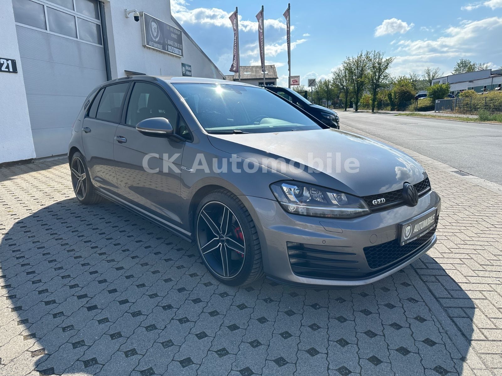 Fahrzeugabbildung Volkswagen Golf VII Lim. GTD BMT/DSG/Navi/Bi-Xenon/PDC