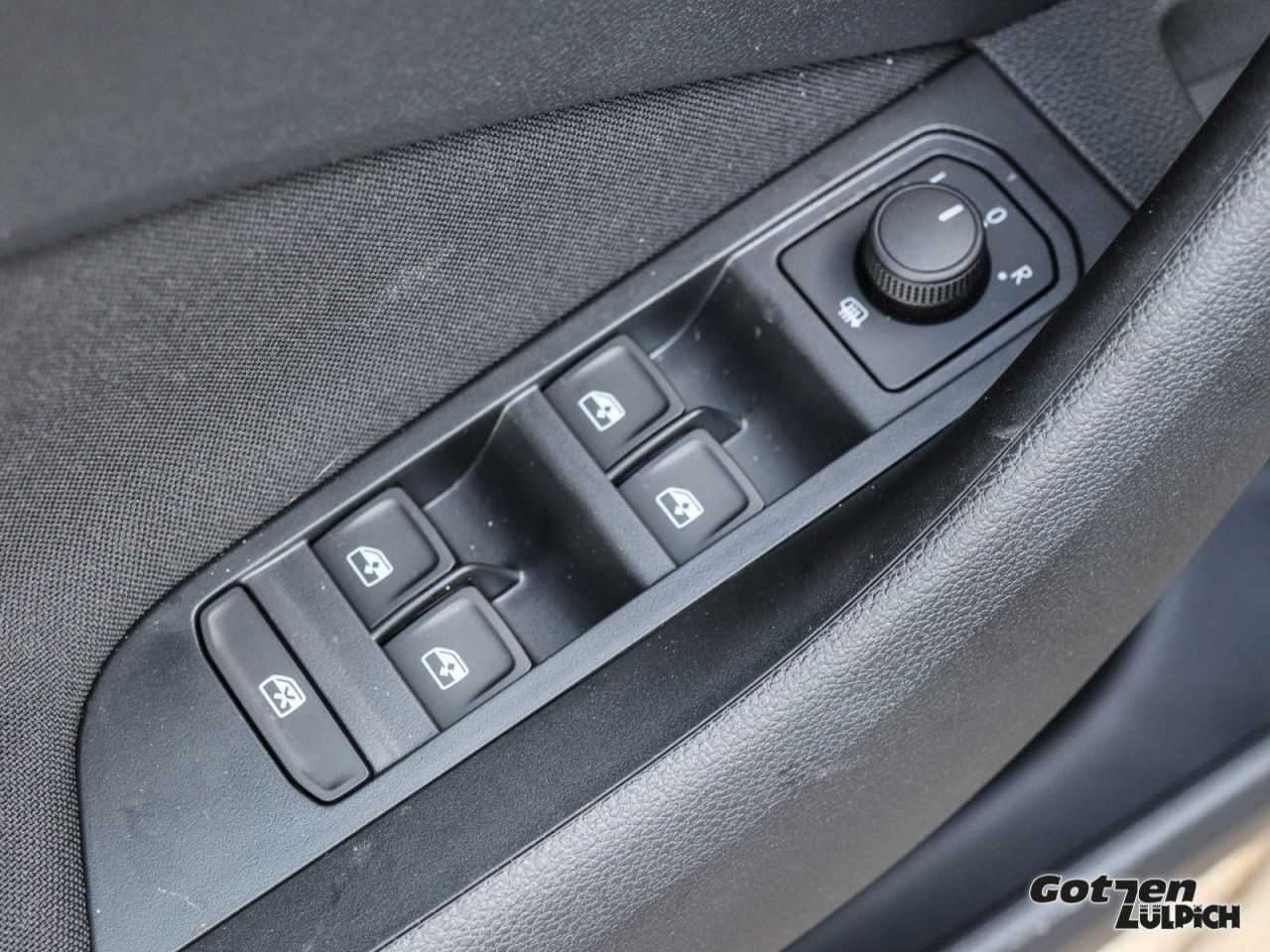 Fahrzeugabbildung SKODA Kamiq Edition 130 Jahre 1,0TSI DSG AHK PDC LED