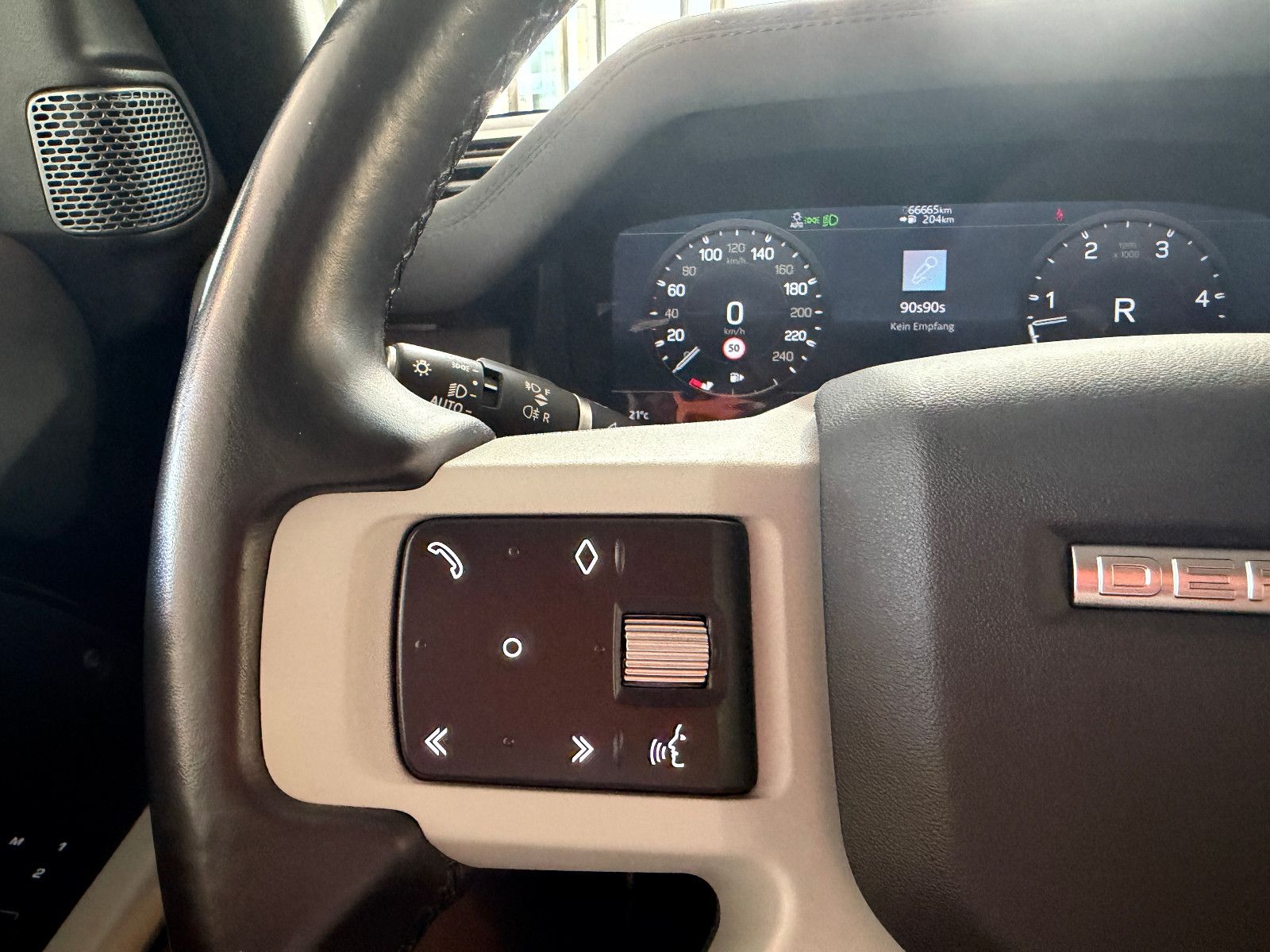 Fahrzeugabbildung Land Rover Defender 110 XS Edition/PANO/AHK/MERIDIAN/3D-KAM