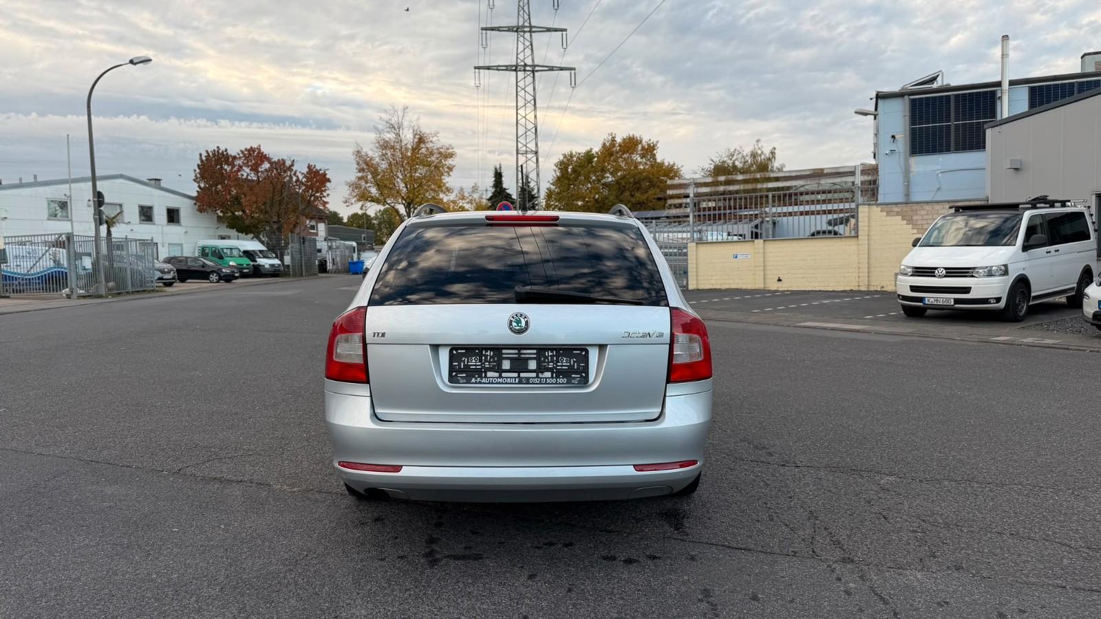 Skoda Octavia 2012 — engine 1.598 cm³, 105 HP (77kW)