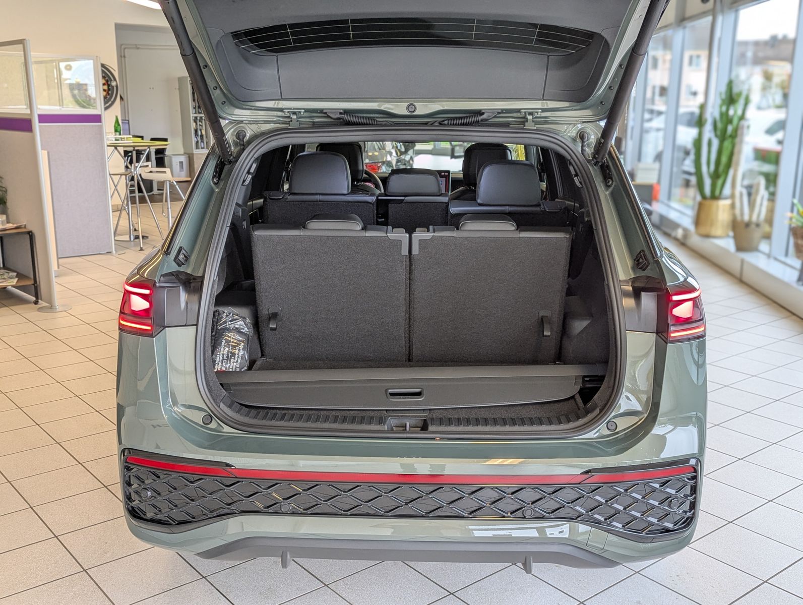 VW Tayron 2.0 R-Line Leder Launch Pano Black AHK 20 - Image 20