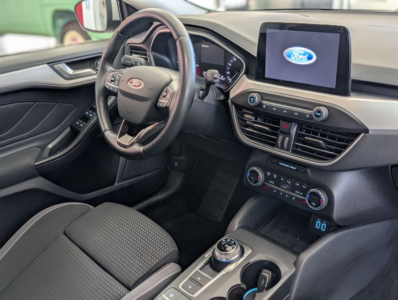 Fahrzeugabbildung Ford Focus Cool & Connect TEMP KAM LED SHZ CARPLAY