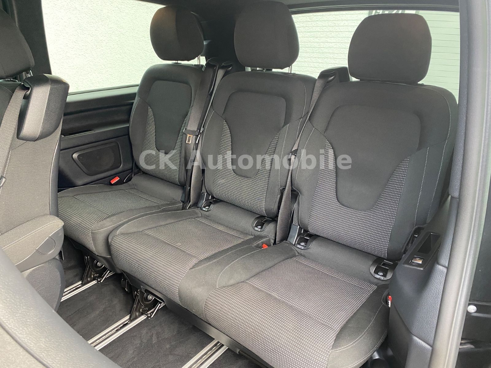 Fahrzeugabbildung Mercedes-Benz V 300 d EDITION 4MATIC lang/7Sitze/Navi/Kam./LED
