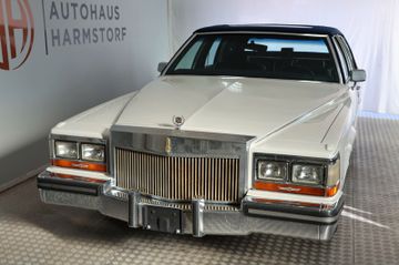 Cadillac Fleetwood Brougham V8