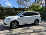 Mitsubishi Outlander 2.4 MIVEC PLUG-IN HYBRID 4WD Basis... - Mitsubishi Outlander: Basis