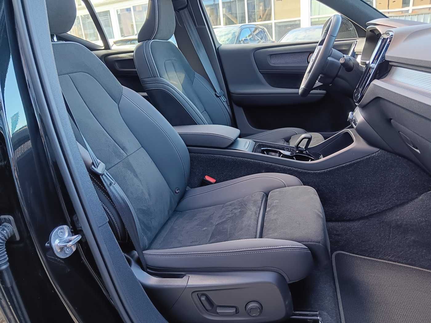 Fahrzeugabbildung Volvo XC40 Recharge Single Pro 'Glasdach, 360, e-Sitze