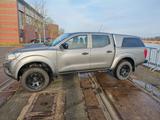 Nissan Navara NP300 Pickup D231  - graue Nissan Navara