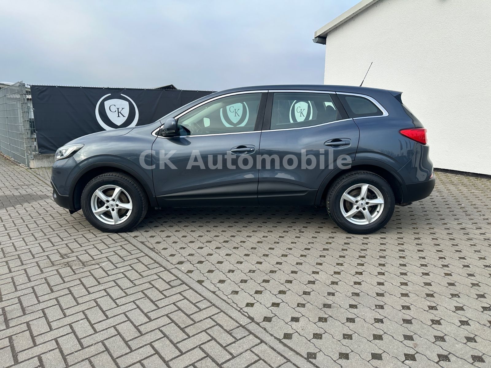 Fahrzeugabbildung Renault Kadjar Life 1.2 TCe/Klima/Tempomat/PDC/AHK