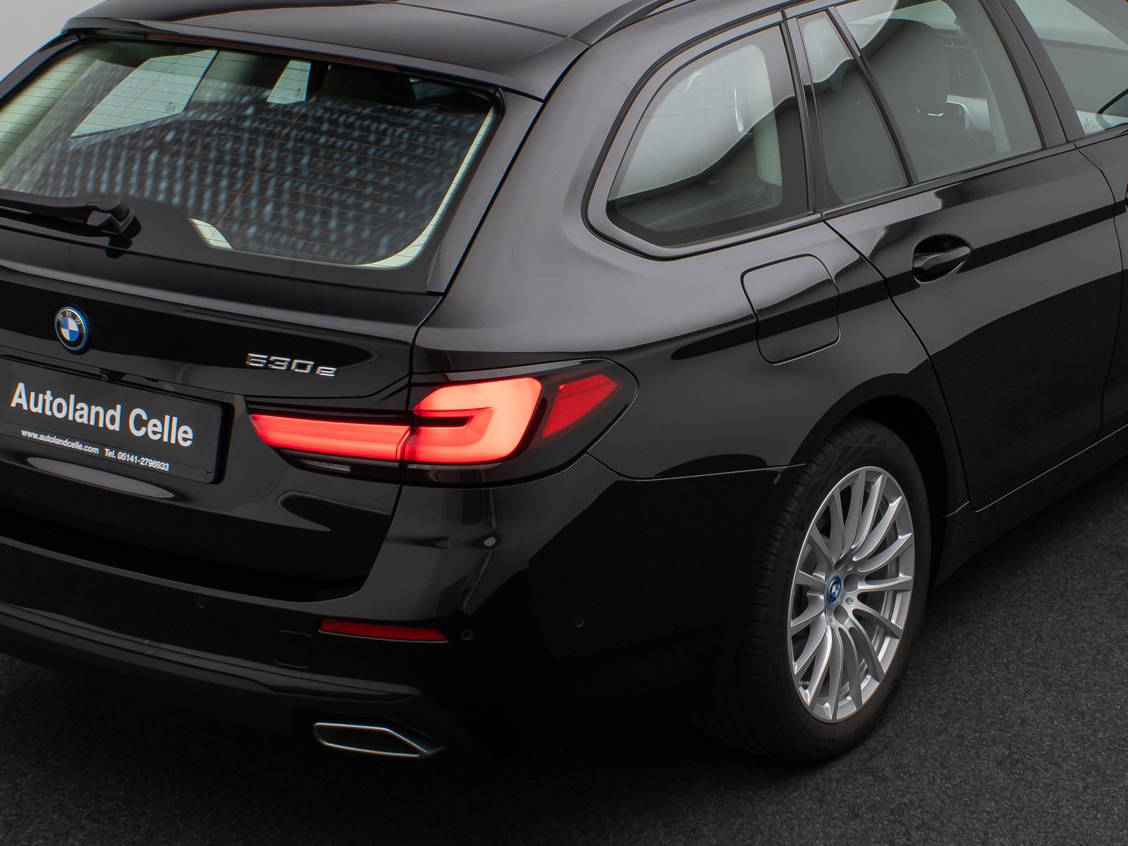 Fahrzeugabbildung BMW 530e Kamera DAB WLAN CockPitPro ACC Alarm LED