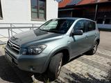 Toyota RAV 4 D-cat 4x4   2,2 L  Diesel - Toyota RAV 4: D Cat