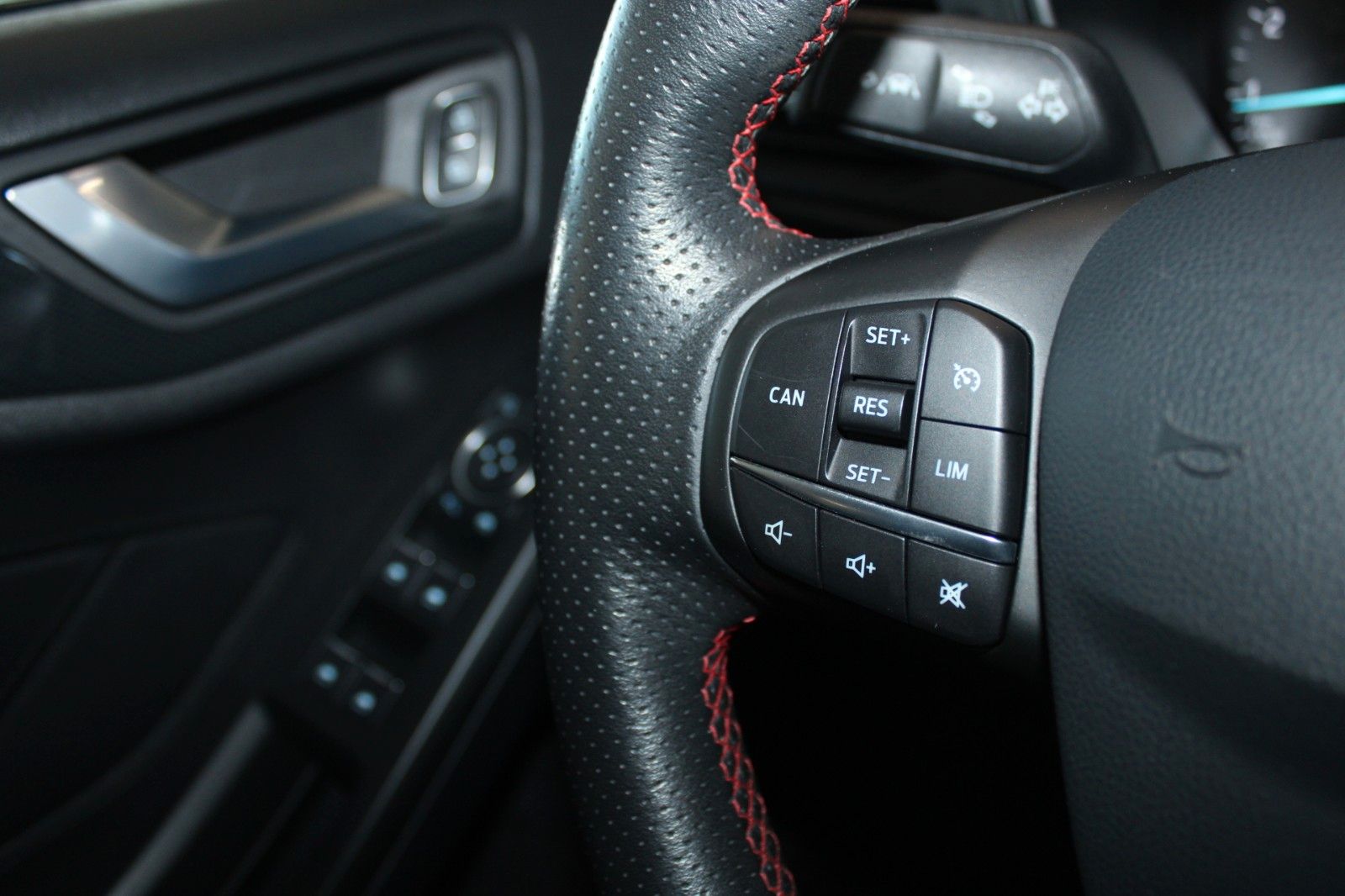 Fahrzeugabbildung Ford Focus 134kW ST-Line LED NAVI CAM WinterPaket