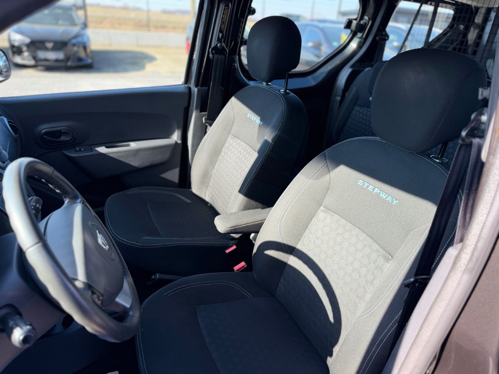 Dokker Stepway 1.2 TCE Navi Klima Alufelgen