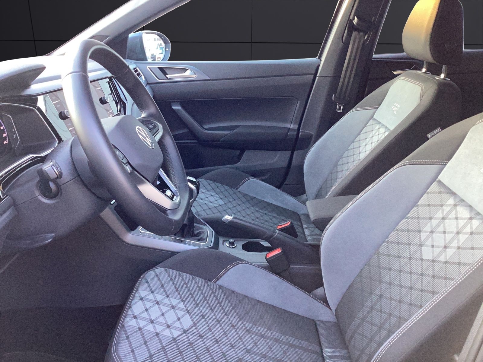 Fahrzeugabbildung Volkswagen Taigo TSI R-Line, MATRIX ACC AID NAVI PDC SHZ