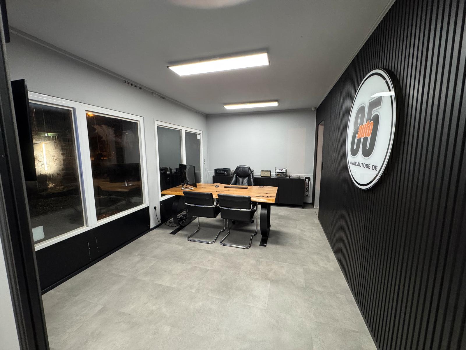 showroom-image-top