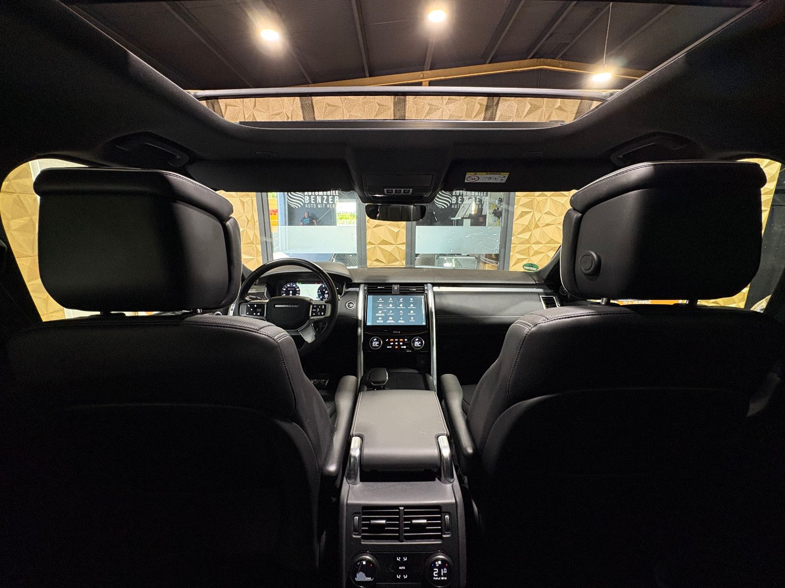Fahrzeugabbildung Land Rover Discovery 5 R-Dynamic HSE D300 AWD/7-SITZ/PANO/