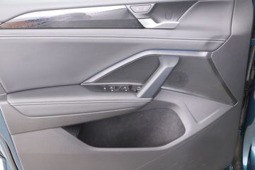 Volkswagen Tiguan - 12