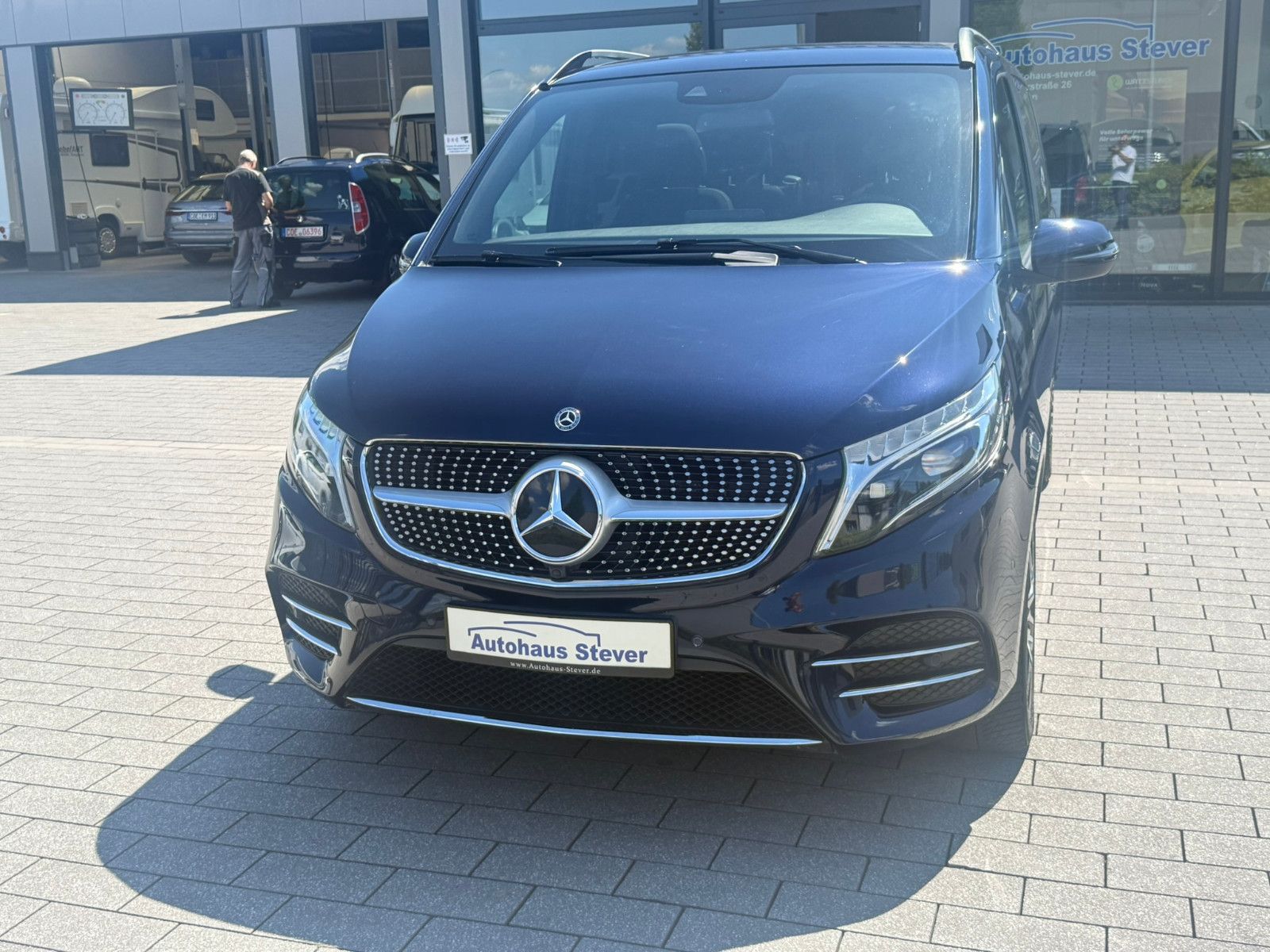 Fahrzeugabbildung Mercedes-Benz V 300 d EDITION 4MATIC lang AMG Line