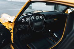 Fahrzeugabbildung Porsche 964 Turbo 3.6 *Speedgelb / Speedline / Dt. Fzg*