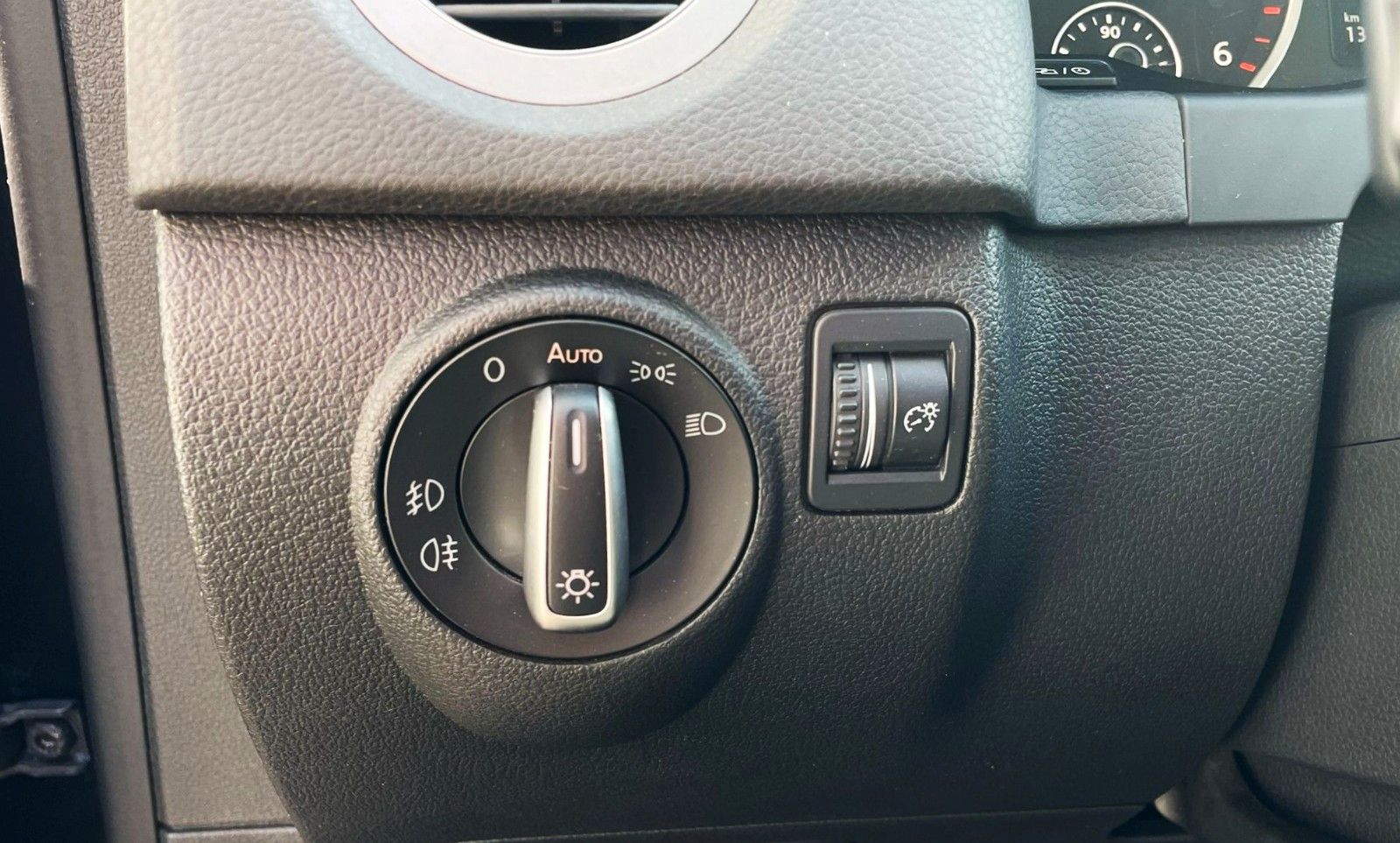 Fahrzeugabbildung Volkswagen TIGUAN 2.0TDI CUP DSG 4M NAVI DYNAUDIO CAM PANO.