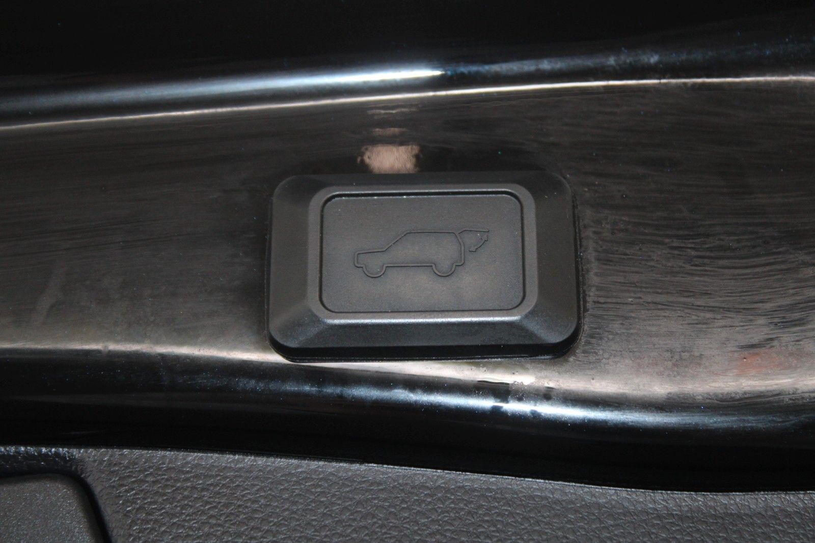 Fahrzeugabbildung Toyota RAV 4 4x2 Hybrid Lounge Aut. PANO LED LEDER ACC