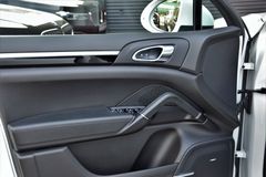 Fahrzeugabbildung Porsche Cayenne Diesel Platinum Edition Sport Design 1Hd