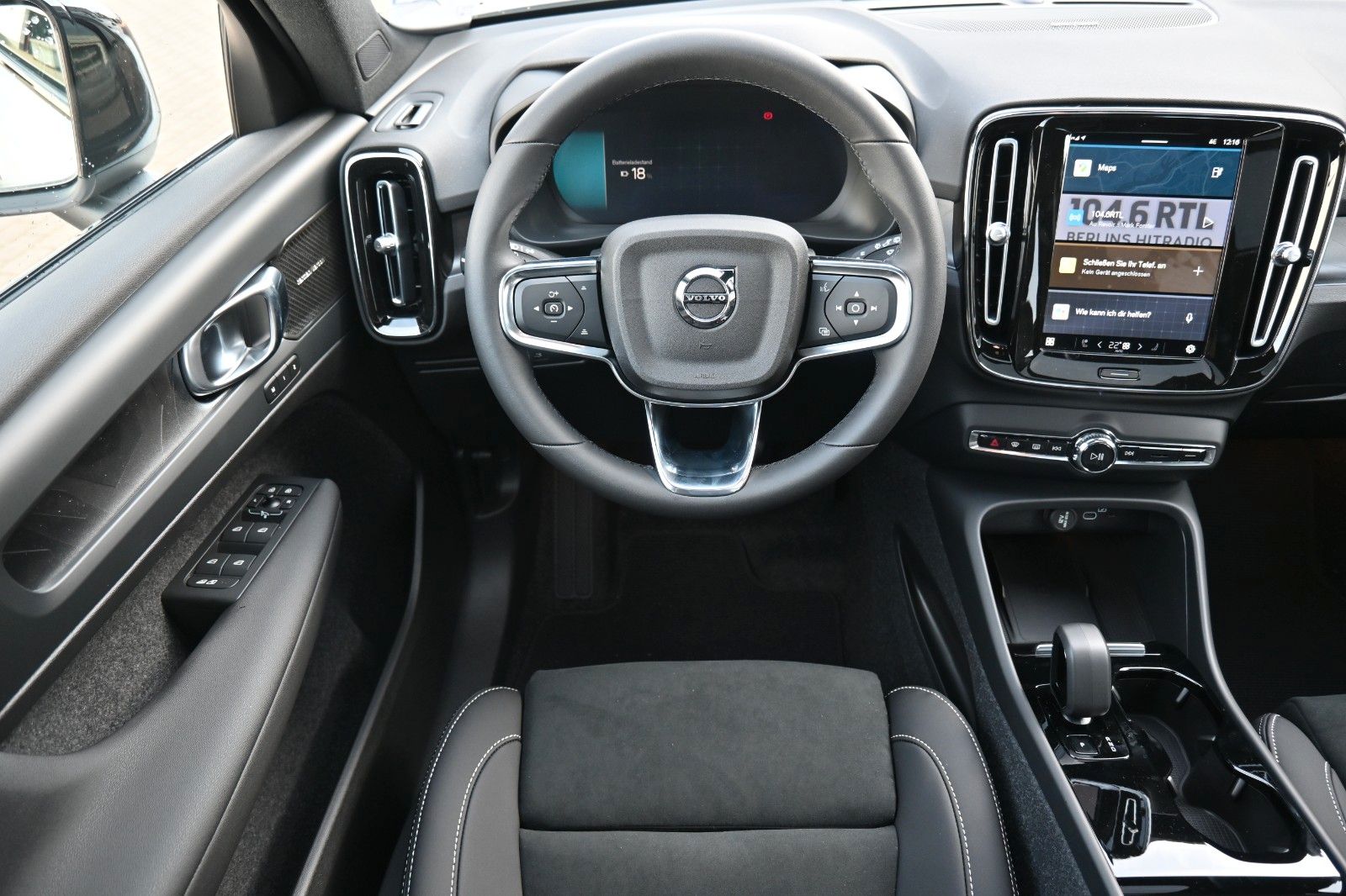Fahrzeugabbildung Volvo XC40 Ultimate RC Pure Electric AWD*360°*PANO*GSD